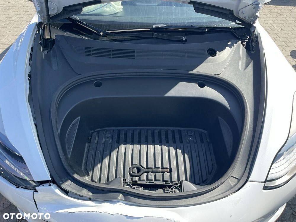 Tesla Model 3 - 14