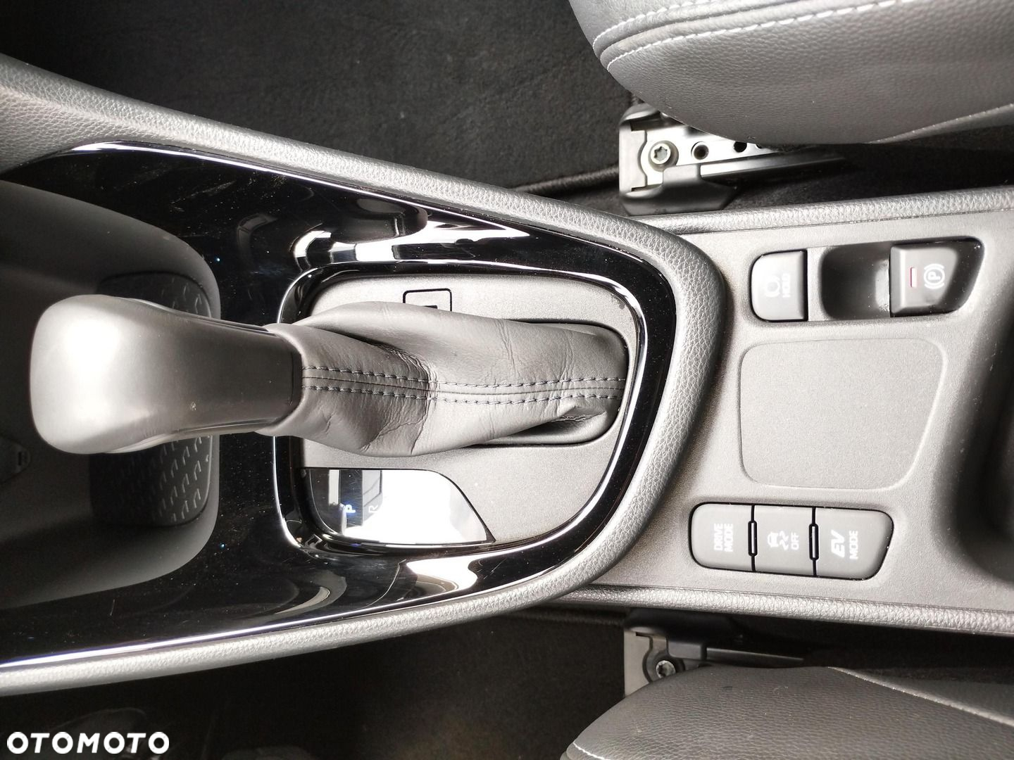 Toyota Yaris Hybrid 1.5 Selection Style - 25