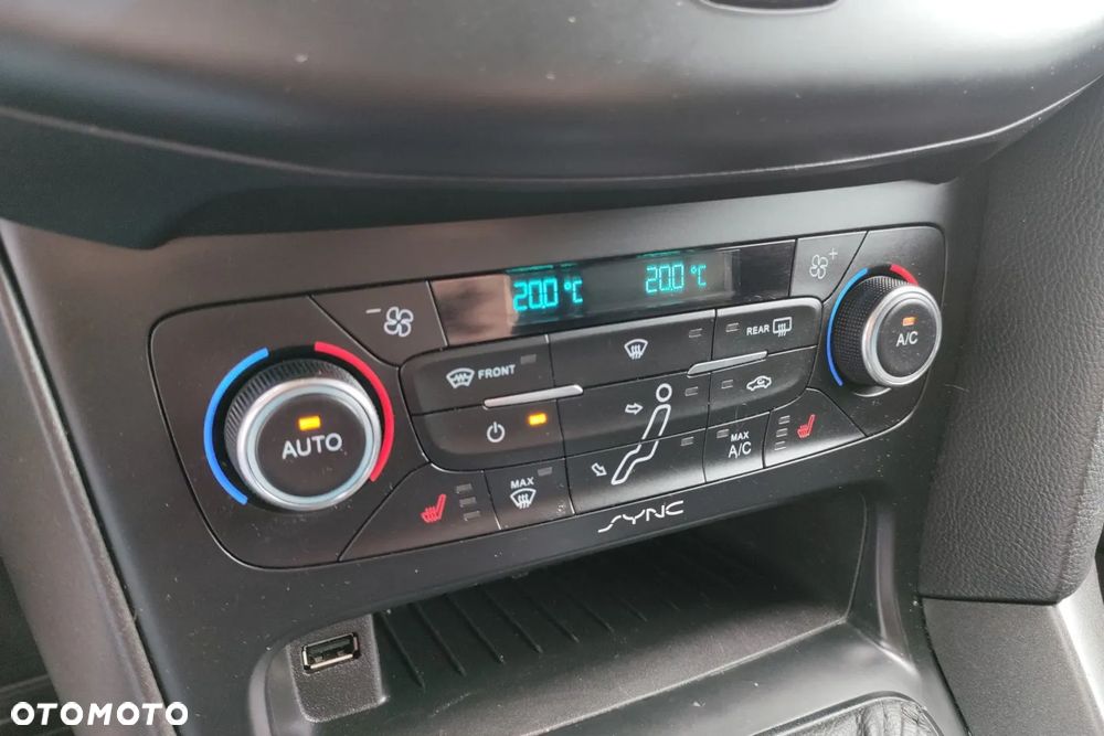 Ford Focus 1.0 EcoBoost Titanium - 17