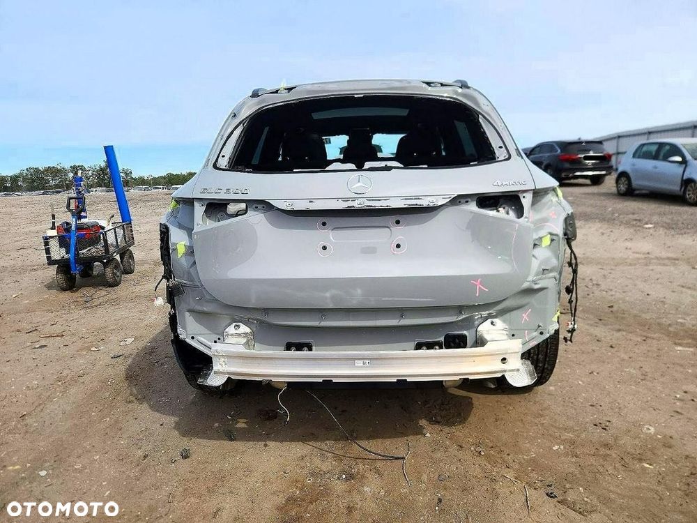 Mercedes-Benz GLC 300 4Matic 9G-TRONIC AMG Line - 6