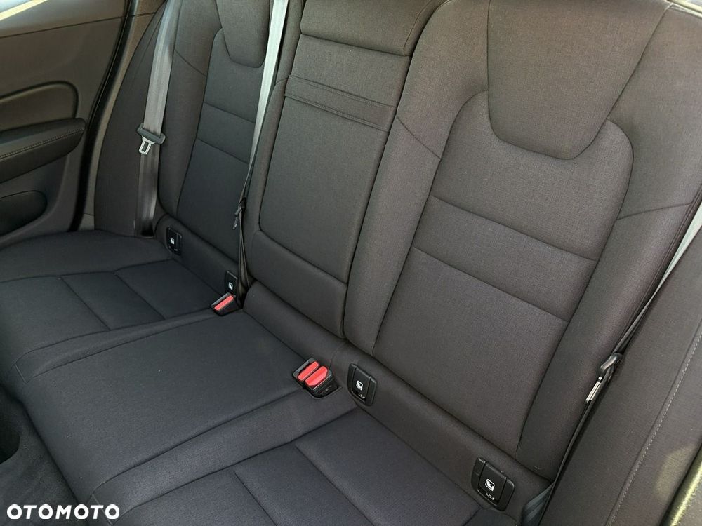 Volvo V60 B4 D Momentum Pro - 26