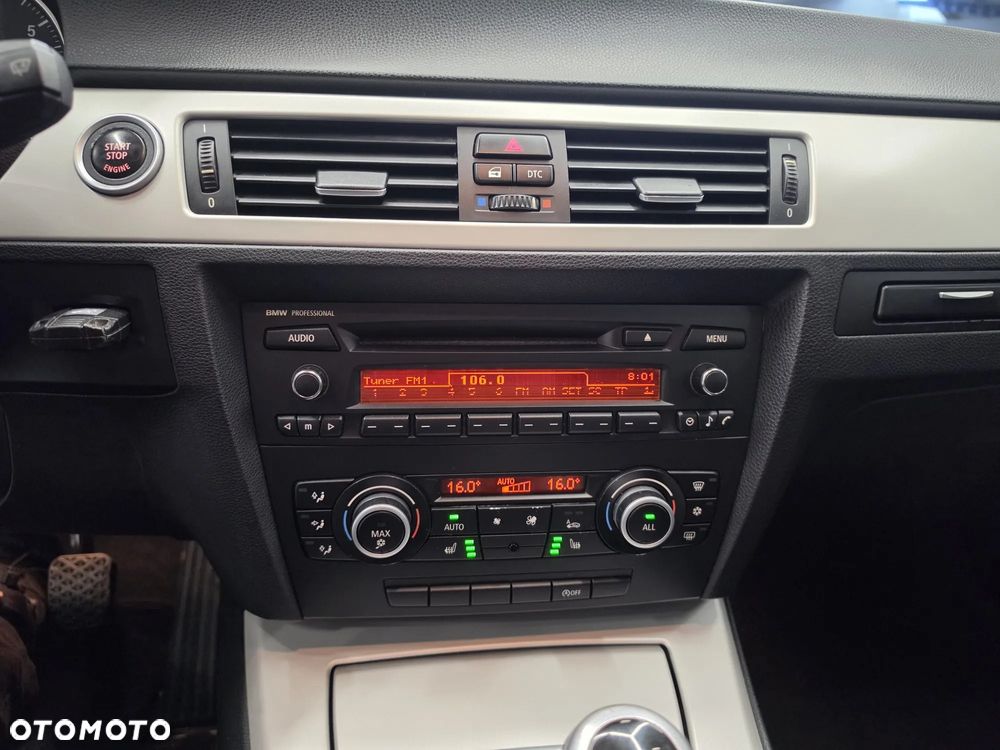 BMW Seria 3 318i Edition Exclusive - 36