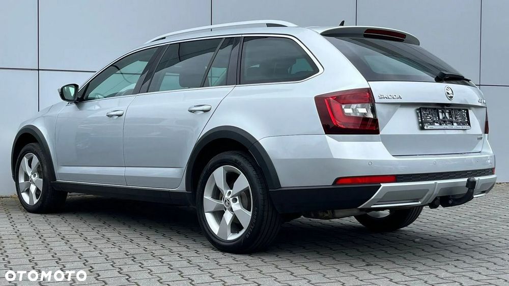 Skoda Octavia Scout 2.0 TDI 4x4 DSG - 11