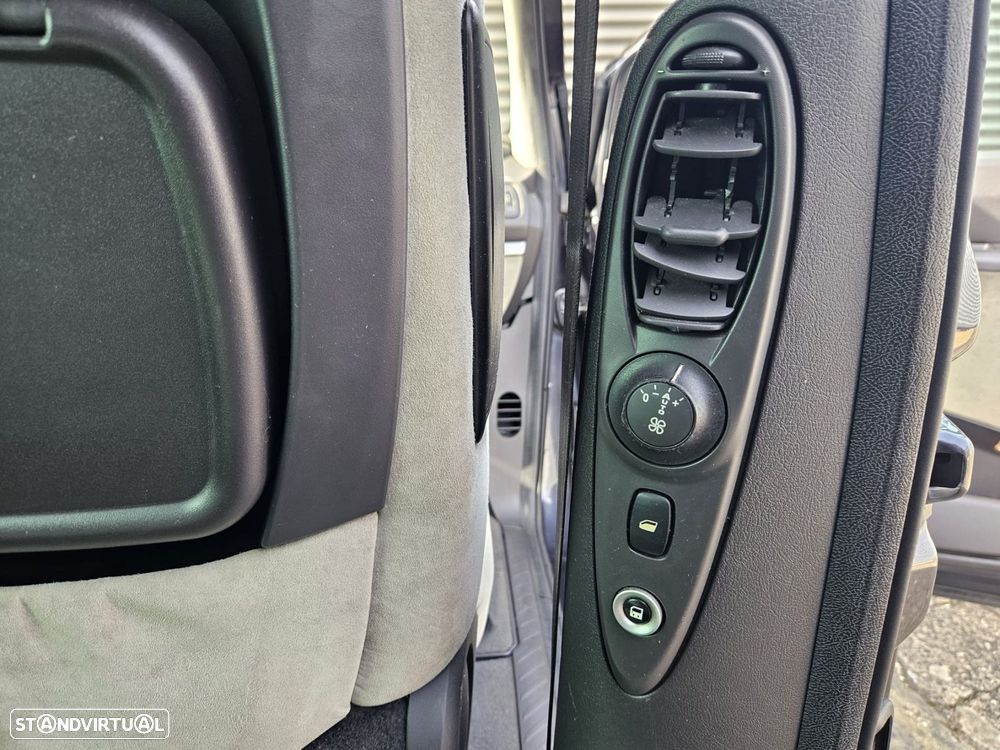 Peugeot 807 2.2 HDi Navteq - 44