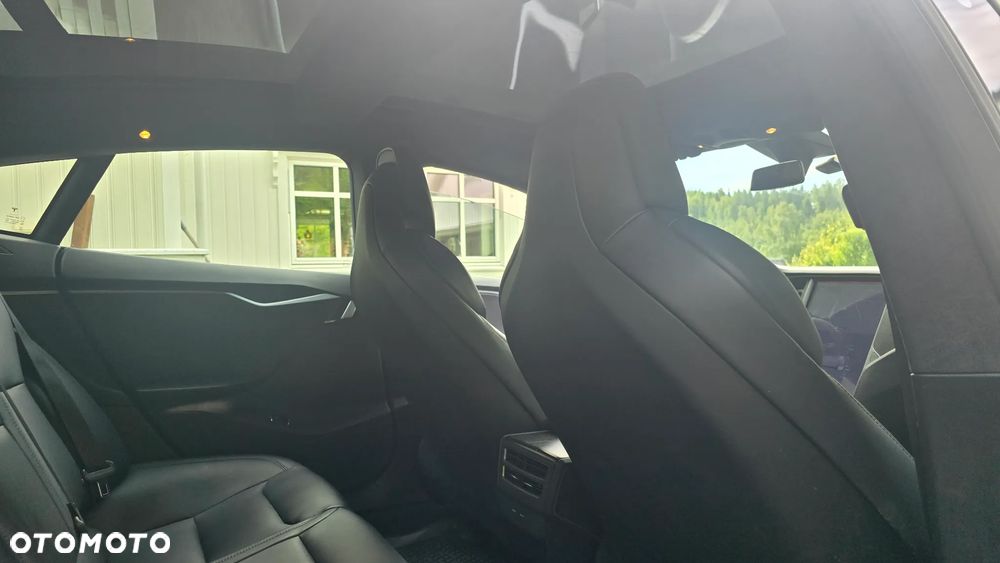 Tesla Model S - 13