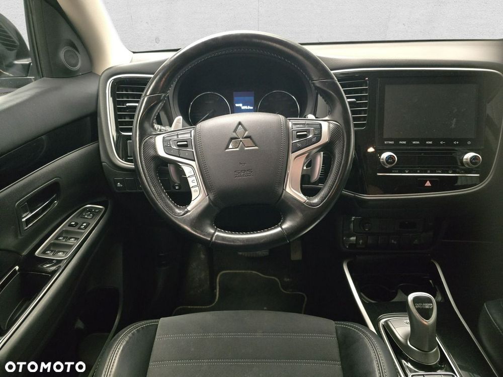 Mitsubishi Outlander - 11