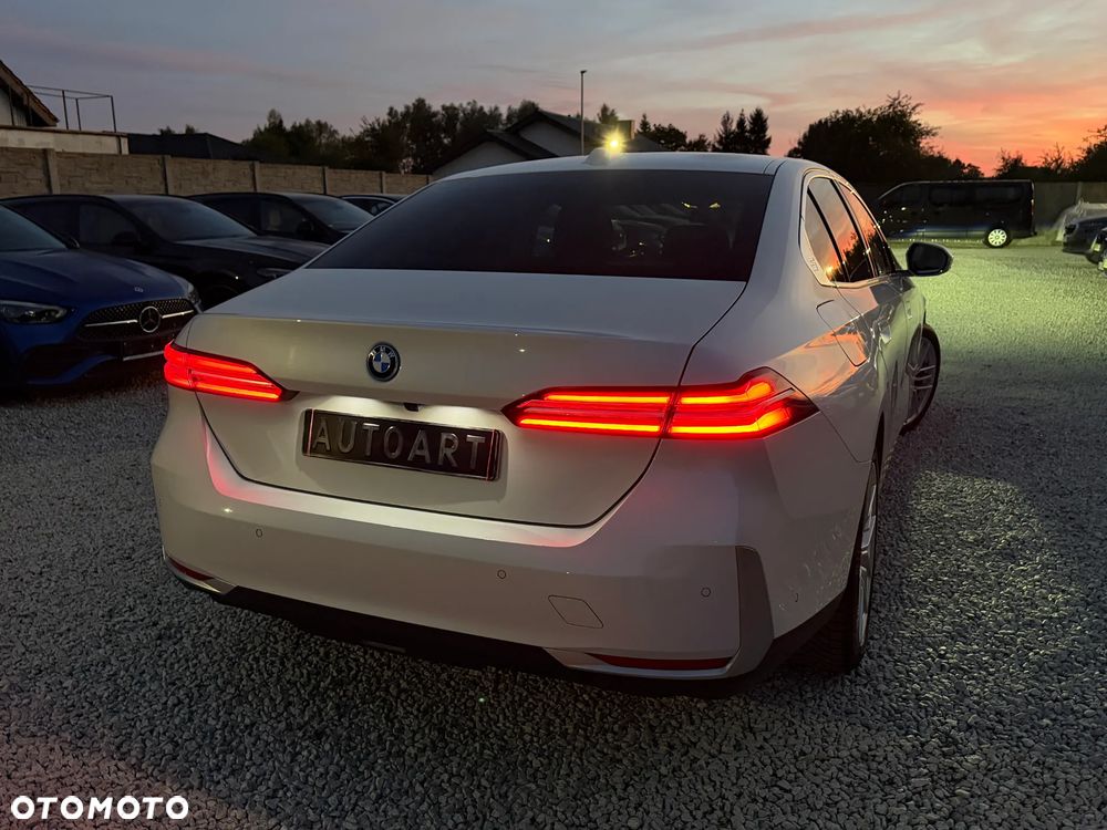 BMW Seria 5 530e xDrive - 16