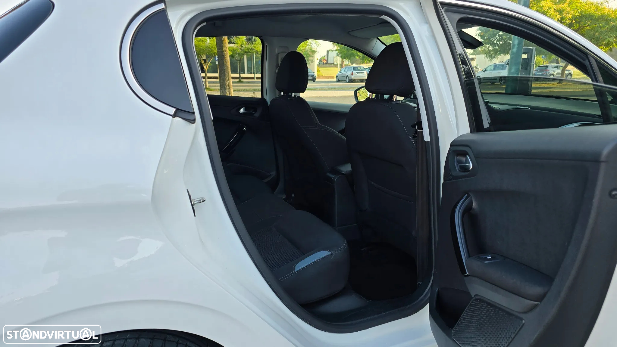 Peugeot 208 1.6 e-HDi Allure 2-Tronic - 29