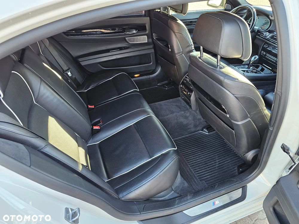BMW Seria 7 750Li xDrive - 23