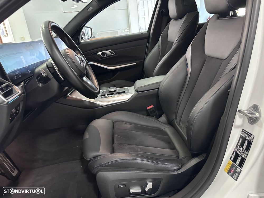 BMW 330 e Pack Desportivo M Pro Auto - 16