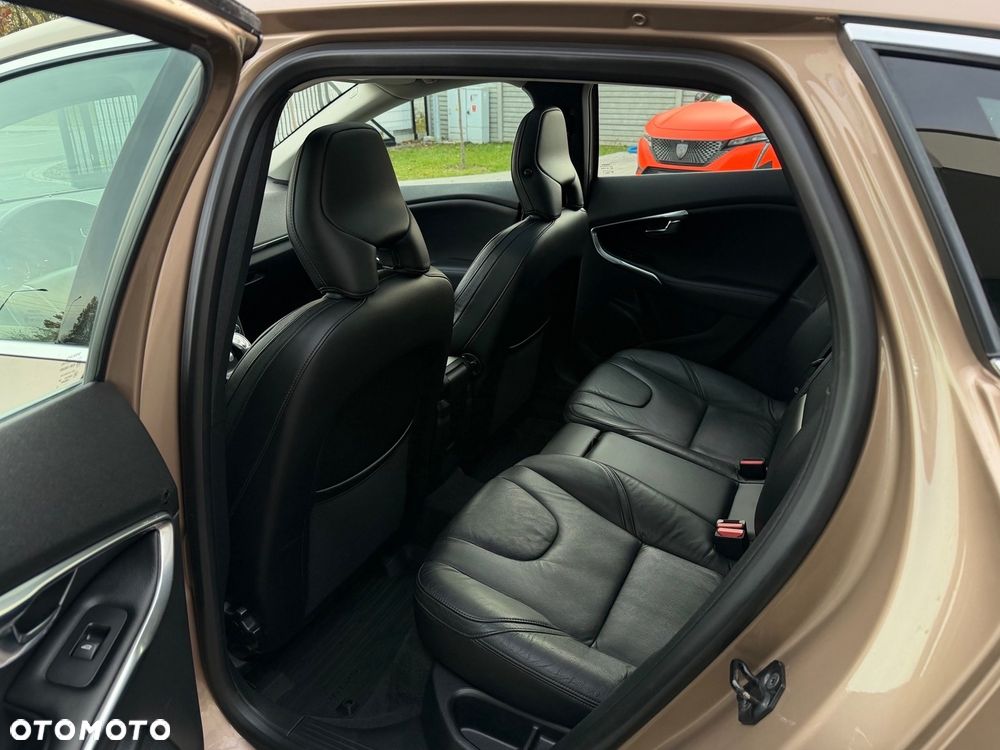 Volvo V40 D3 Geartronic Summum - 21