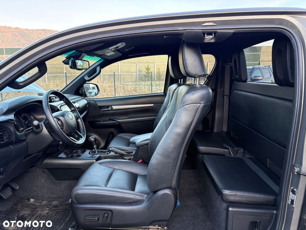 Toyota Hilux 4x4 Extra Cab Autm Invincible - 23