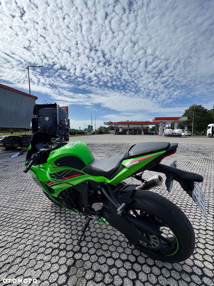 Kawasaki ZXR - 7