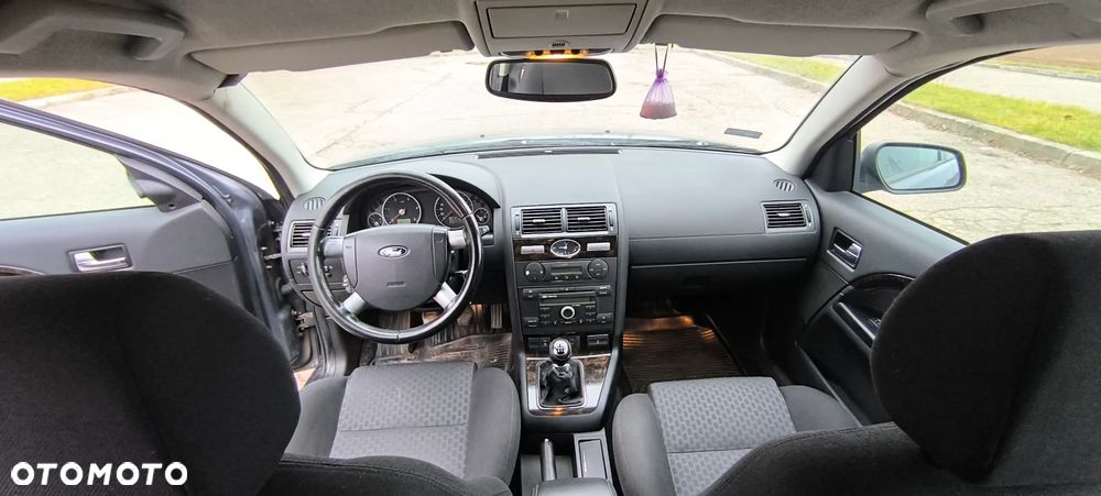 Ford Mondeo 2.0 TDCi Ghia - 10