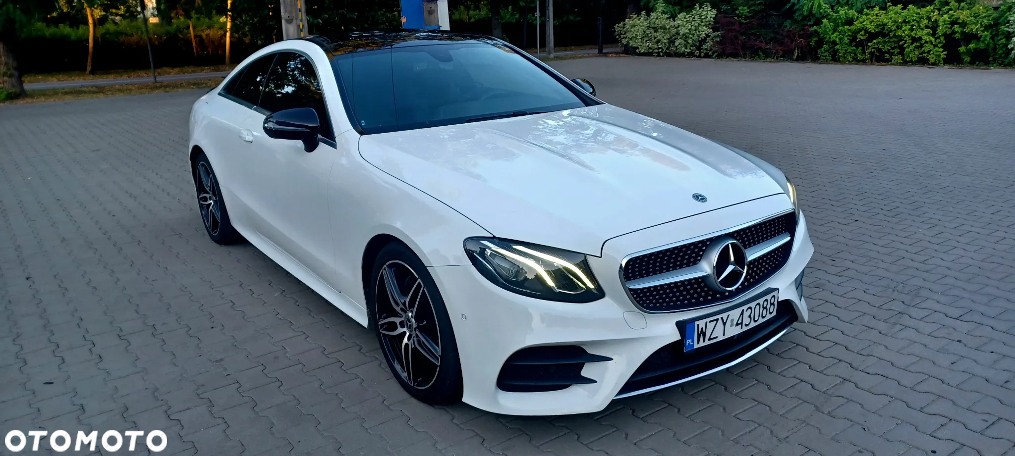 Mercedes-Benz Klasa E 220 d Coupe 9G-TRONIC - 4