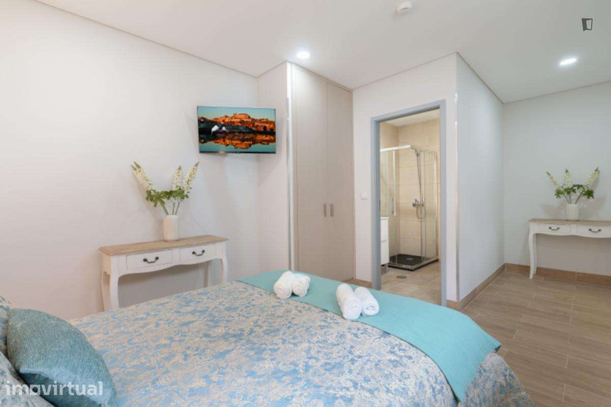Casa com 5 quartos - localizado em Paranhos Porto - Grande imagem: 3/54