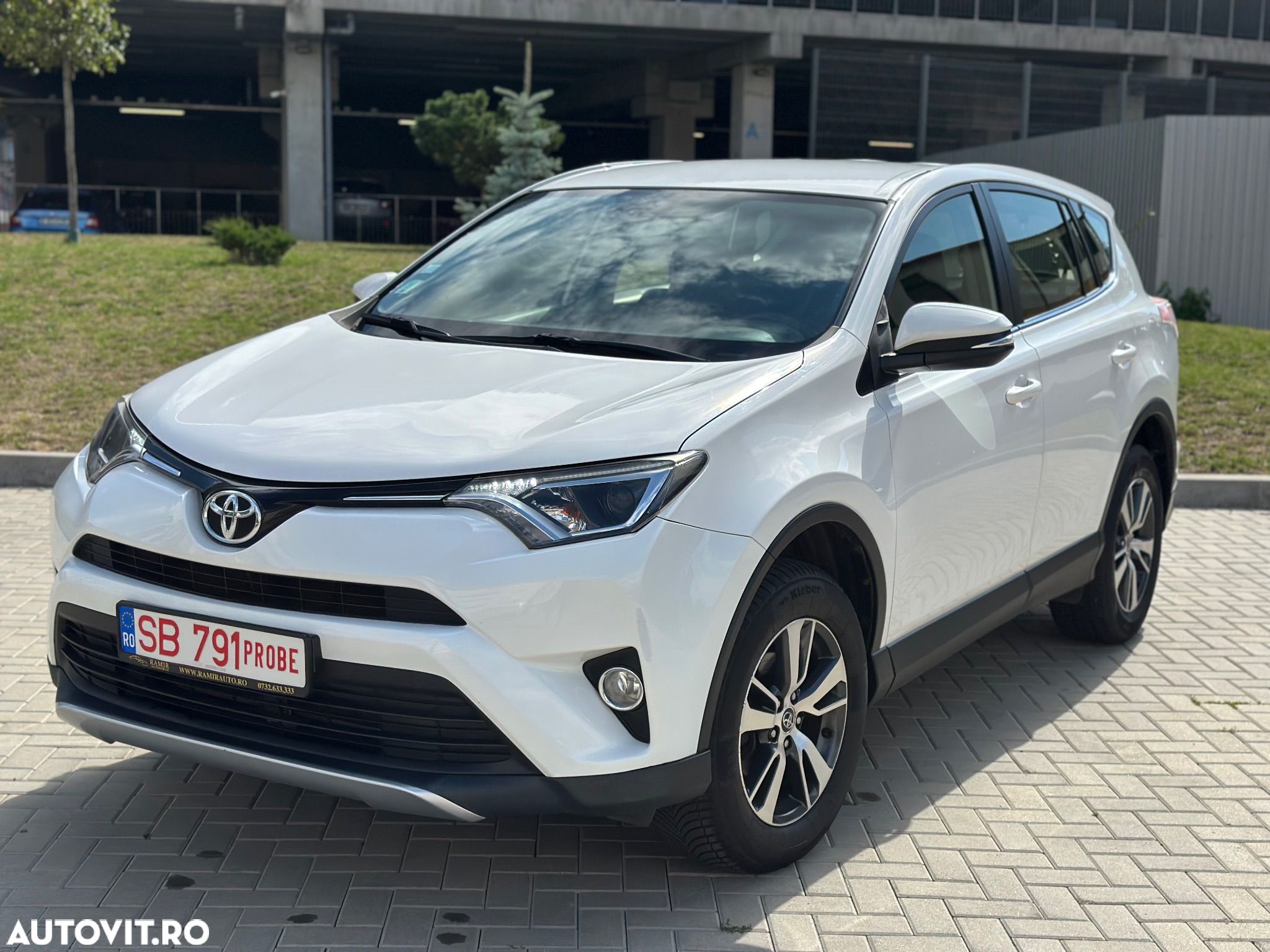 Toyota RAV4 - 1