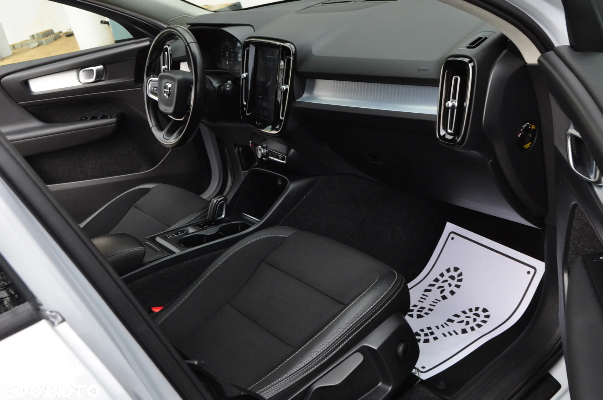 Volvo XC 40 D3 AWD Momentum Pro - 28