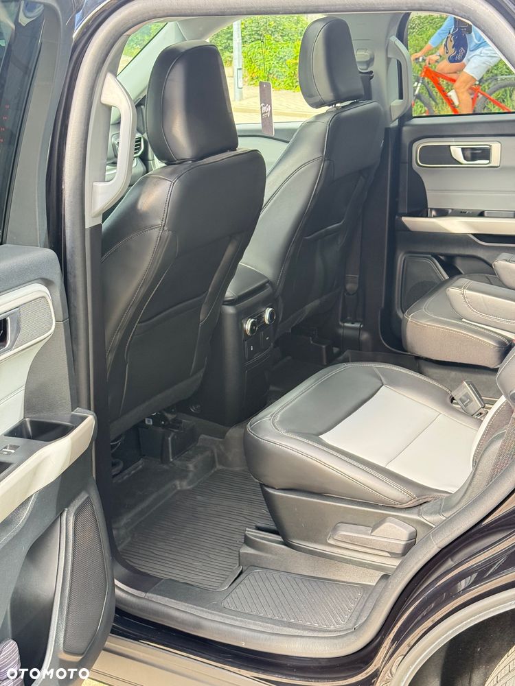 Ford Explorer - 11