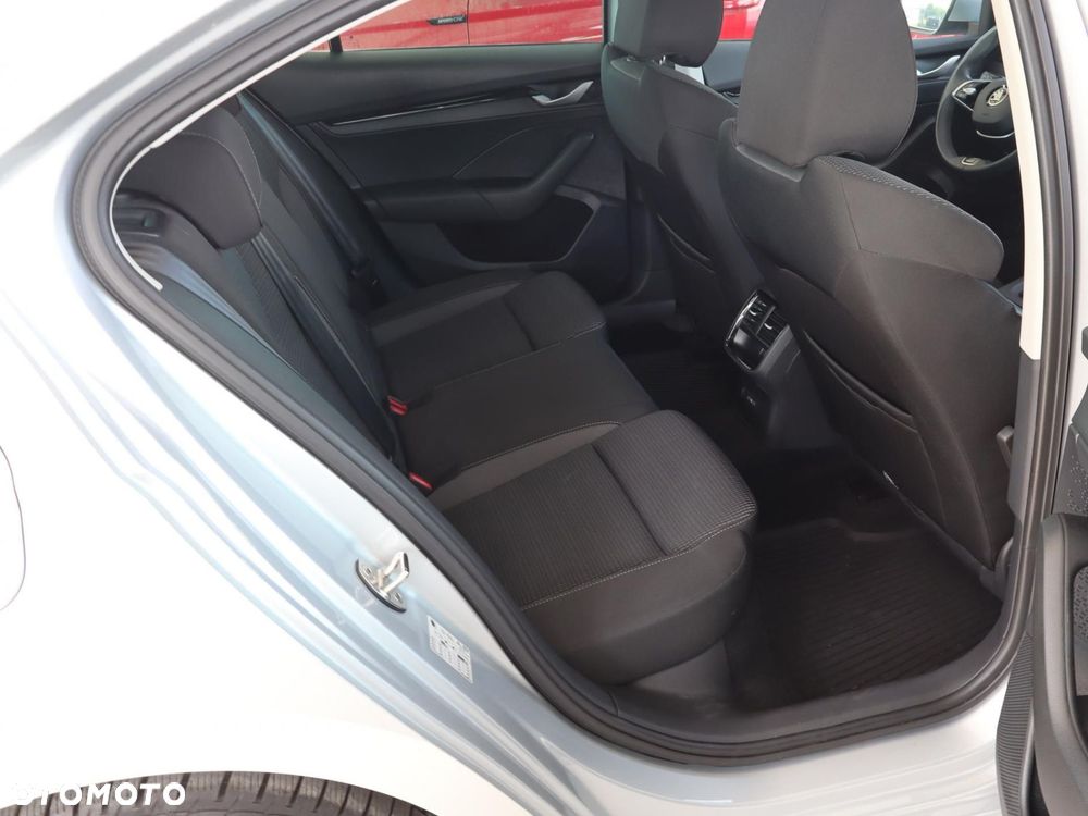 Skoda Octavia 2.0 TDI Selection DSG - 7