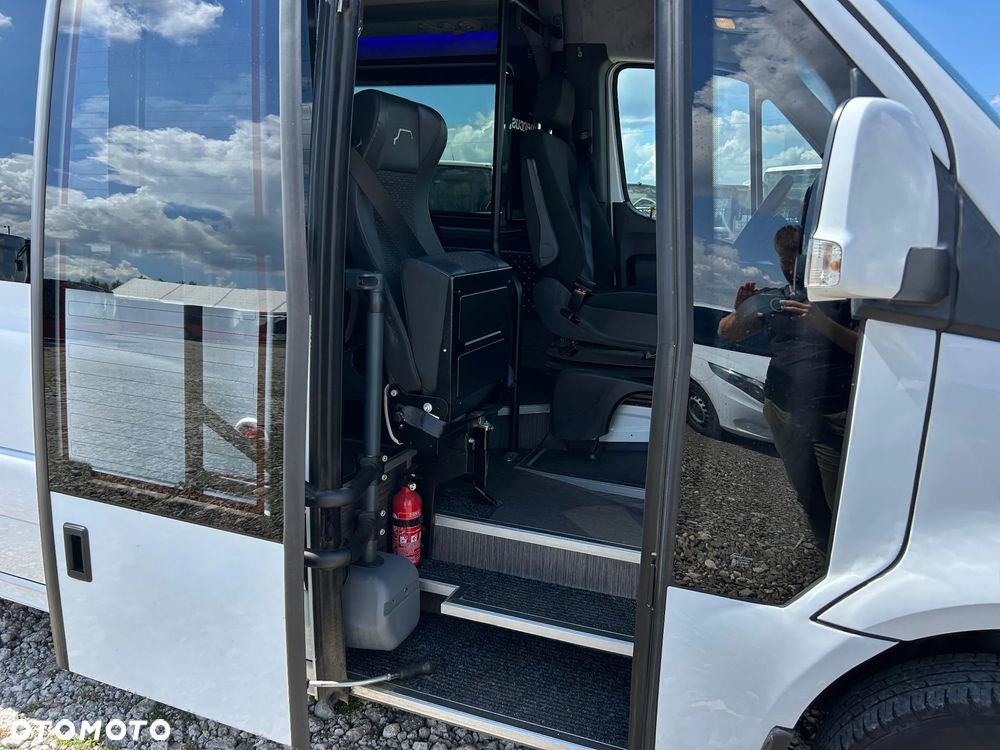 Mercedes-Benz Sprinter 519 - 12