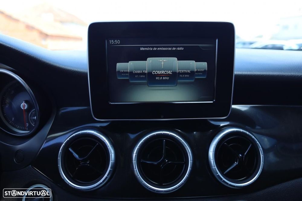 Mercedes-Benz CLA 180 d Shooting Brake - 13