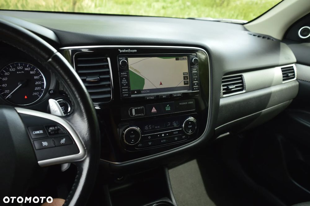 Mitsubishi Outlander 2.0 Intense + Navi 4WD CVT - 30
