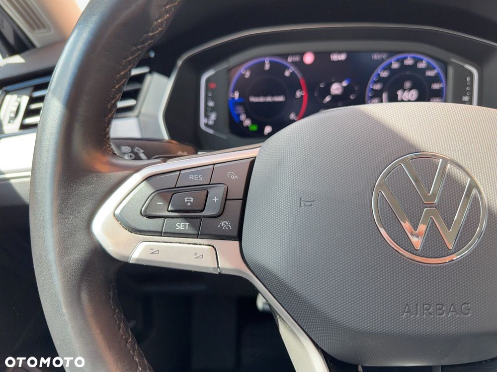 Volkswagen Passat - 16