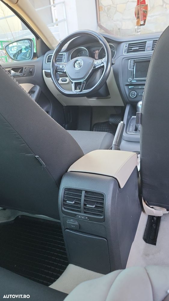 Volkswagen Jetta ver-2-0-tdi-dsg-bluemotion-technologie - 7