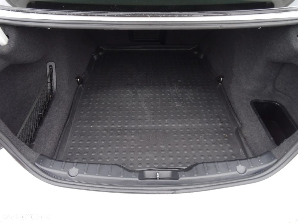BMW Seria 5 520i Sport-Aut - 17