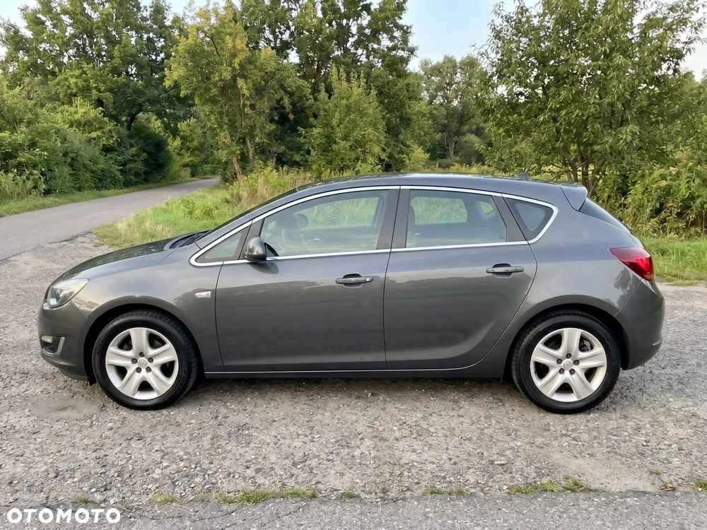 Opel Astra 2010 photo 4
