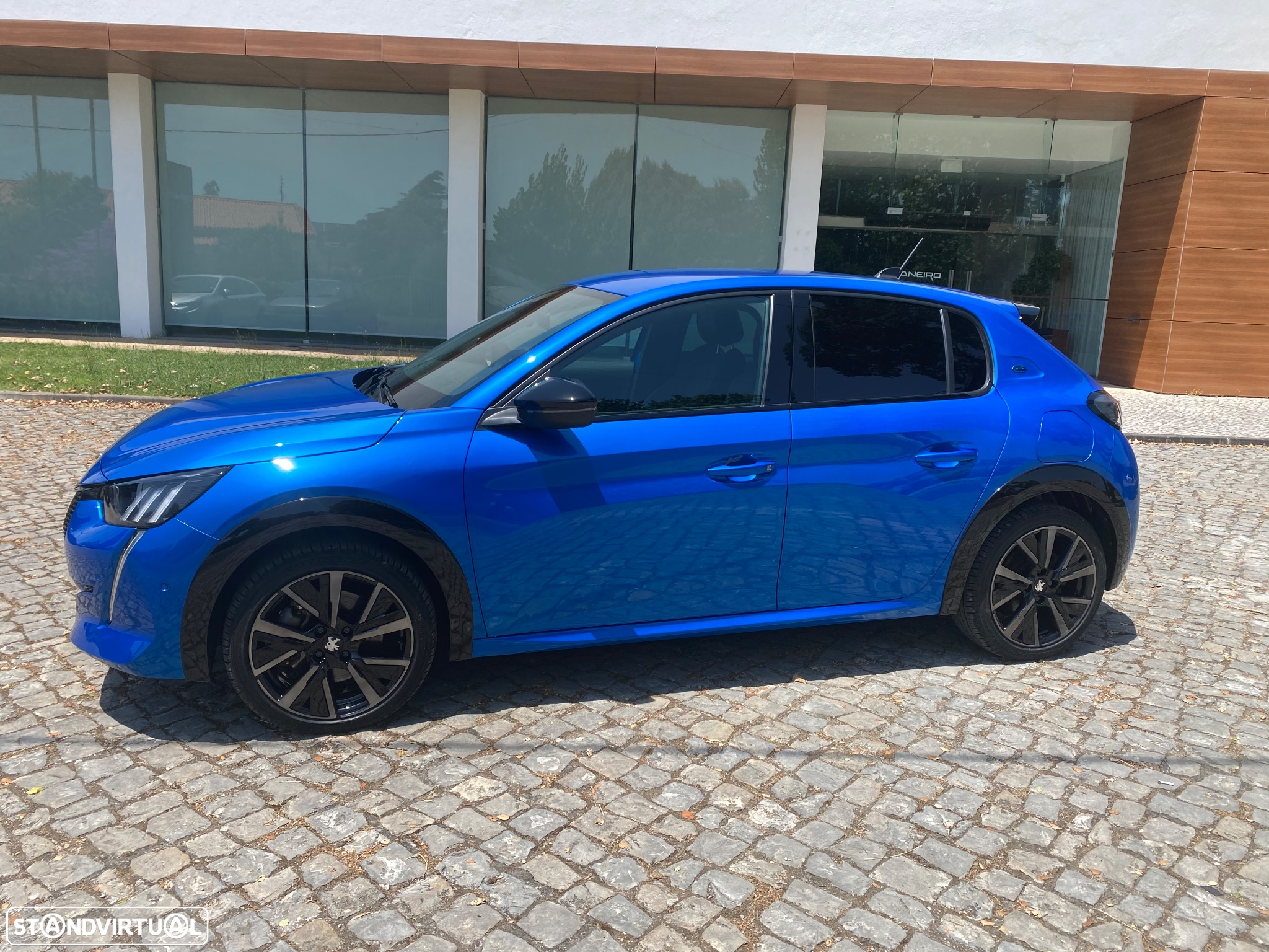 Peugeot e-208 GT - 4