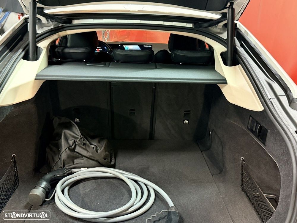 BMW i4 eDrive35 - 24