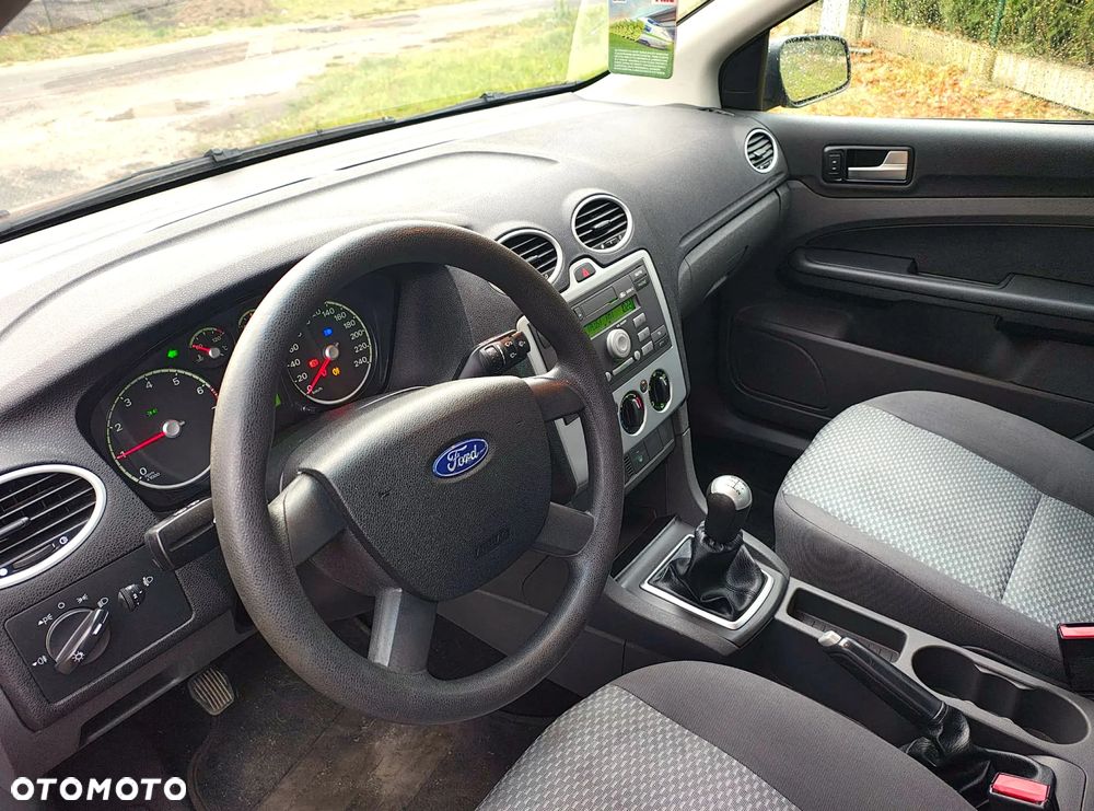 Ford Focus 1.6 16V Connection - 30