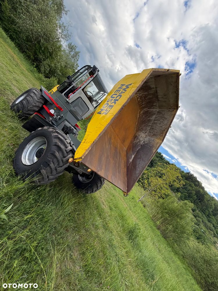Wacker Neuson DW90 Wozidło 4x4 OBROTOWE.  9 ton ładowność z Pełną kabiną.  1799 mtg 2022 rok. Jak nowe z salonu PERKINS turbo silnik 4cylindry! Pochodzi z Norweskiego Gospodarstwa Ziemniaczanego! Pełne sterowanie dżojstik REWERS HYDROSTATIC. Ogrzewana wentylowana Kabina Opony zero zużycia. Aktualna DEKRA. Kamery wysokiej jakośći! Zero luzów i wycieków. Szybka wolna jazda. Wielka Okazja. Oświetlenie pełne Fabryczne. Hak. Podzespoły dosłownie Nowe! Lokalizacja NOWY SĄCZA - 37