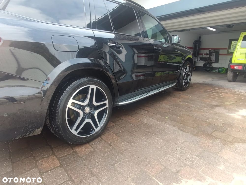 Mercedes-Benz GLS - 26