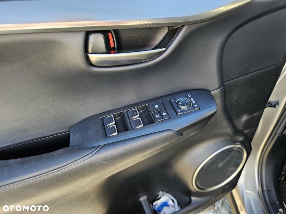 Lexus NX 300h - 21