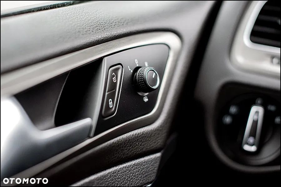 Volkswagen Golf - 28