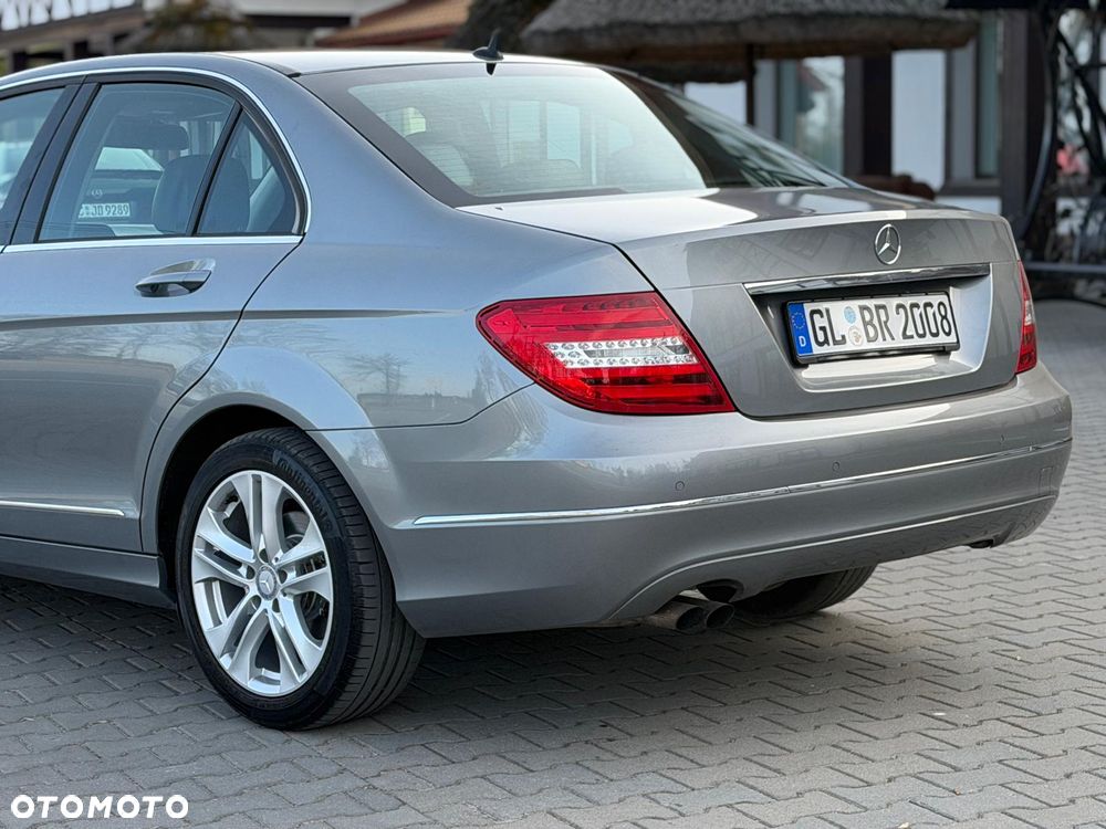 Mercedes-Benz Klasa C 180 CGI BlueEFFICIENCY Avantgarde - 20
