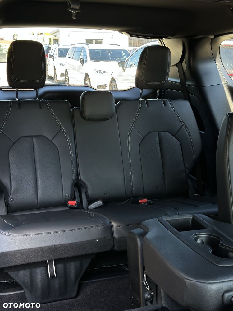 Chrysler Pacifica - 29