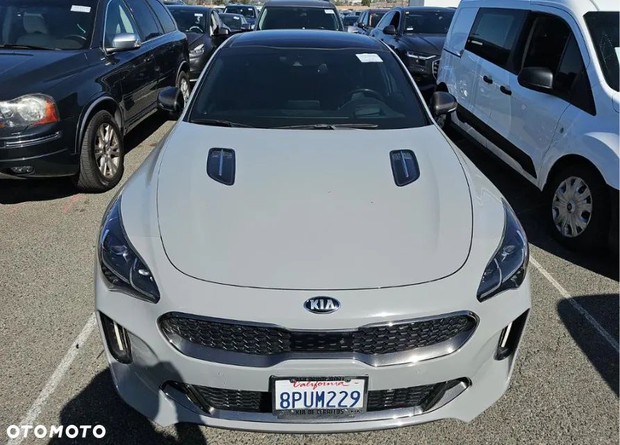 Kia Stinger - 2