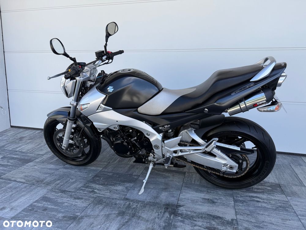 Suzuki GSR - 6