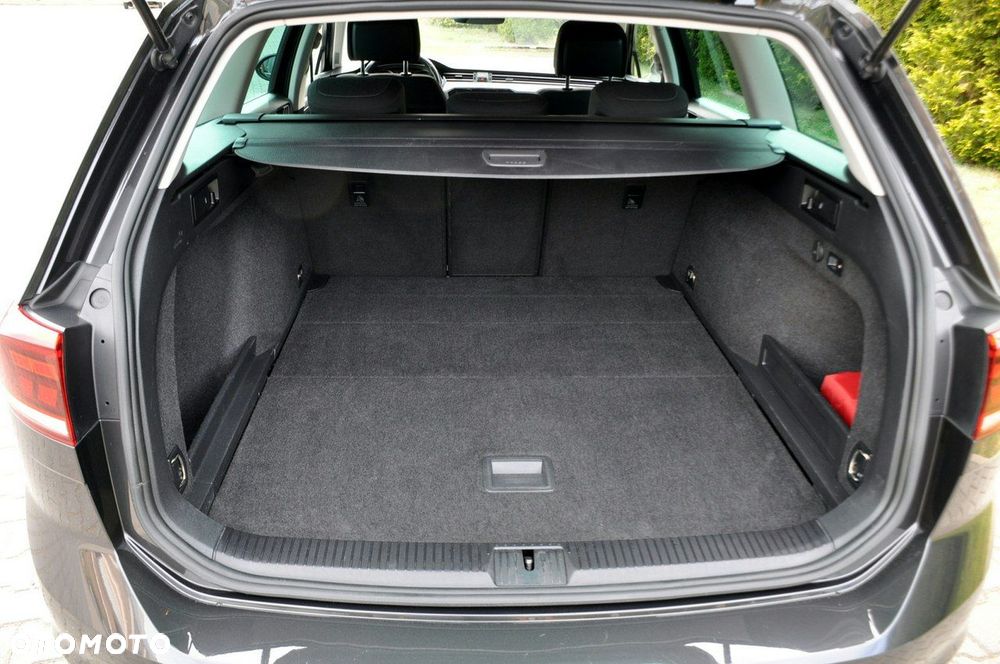 Volkswagen Passat Variant - 38