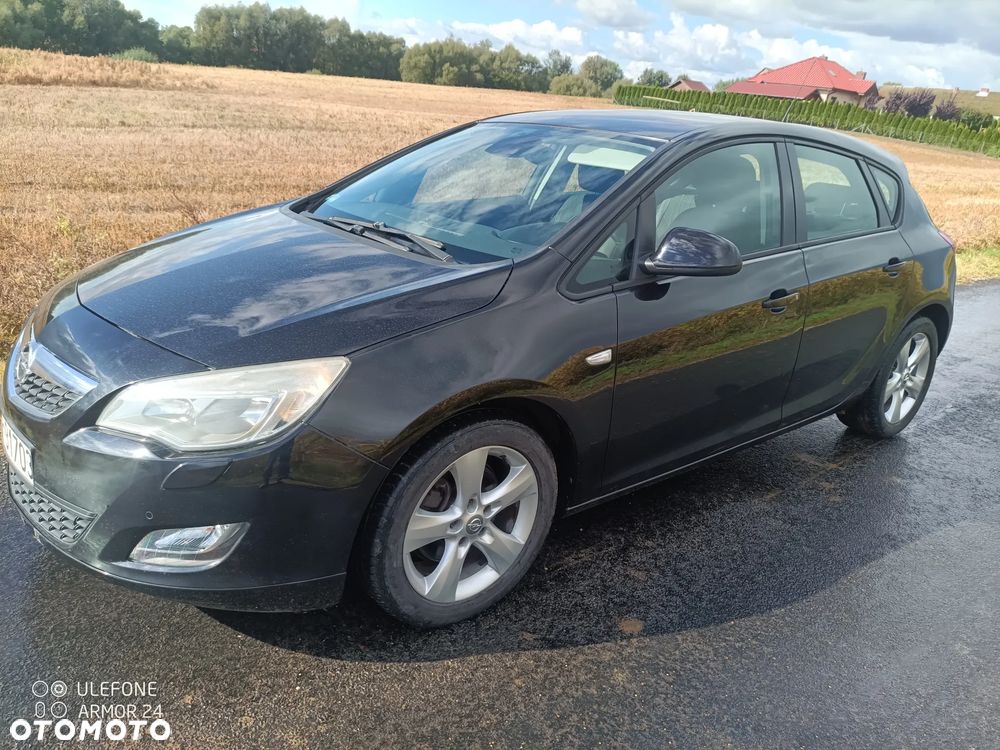 Opel Astra 2010 photo 2