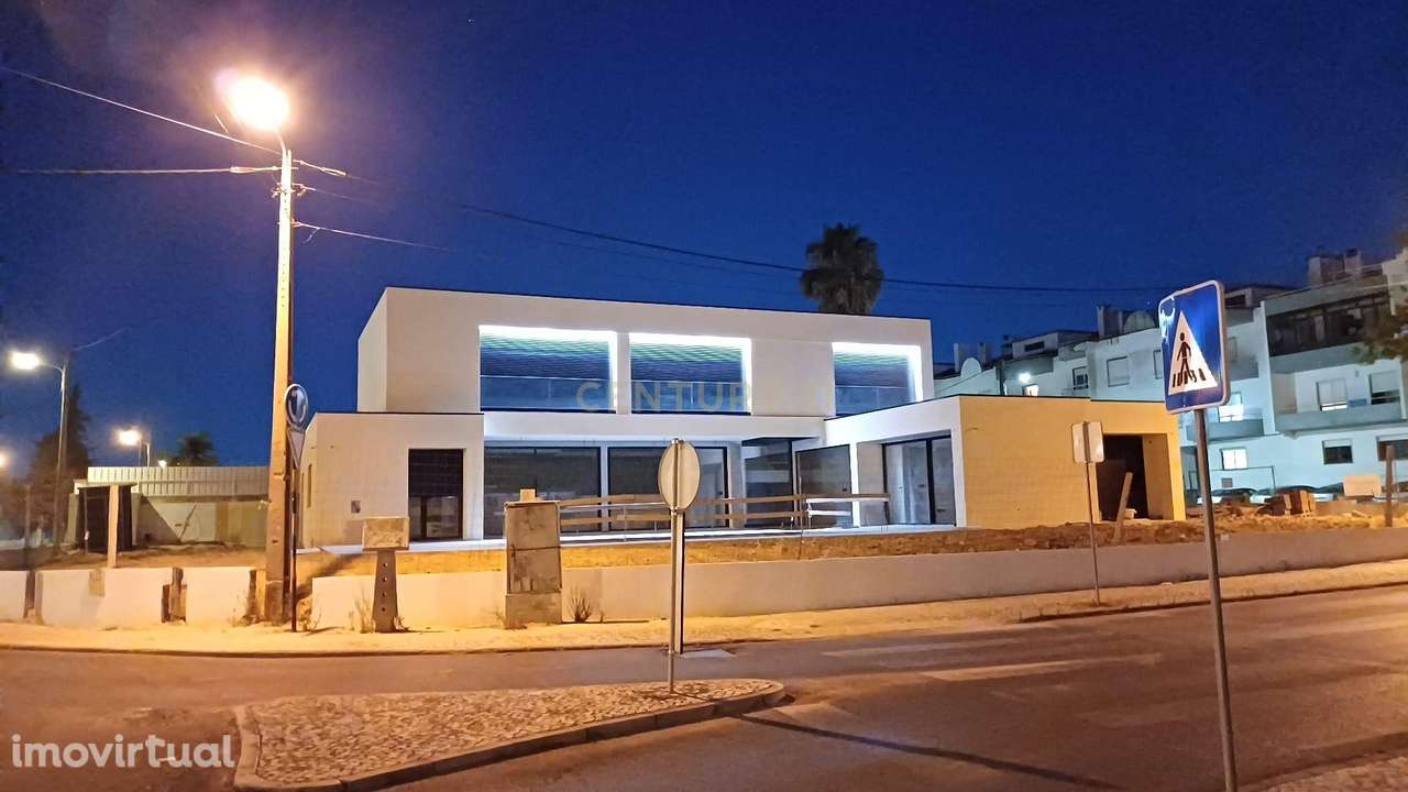 Moradia T5 de Luxo na Marisol, sustentável com Piscina e Jardim. - Grande imagem: 4/33