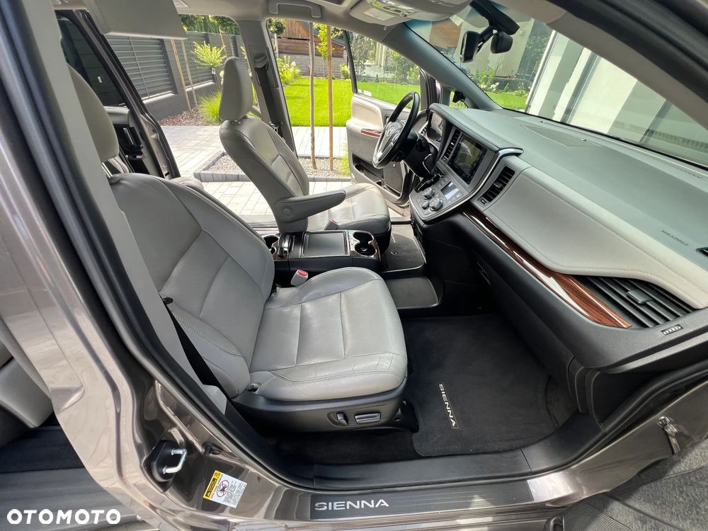 Toyota Sienna - 21