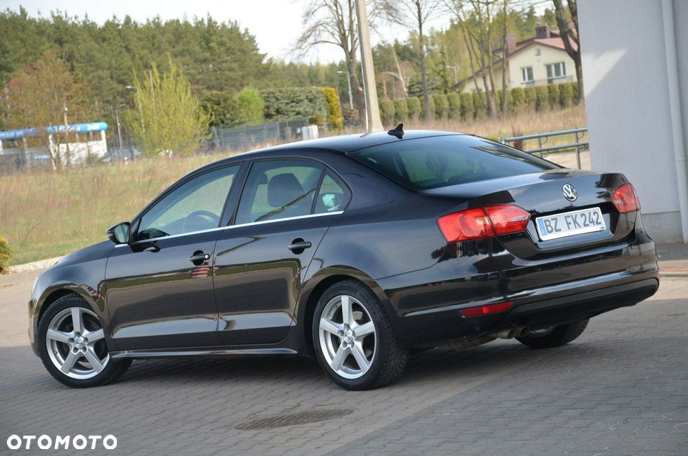 Volkswagen Jetta - 11