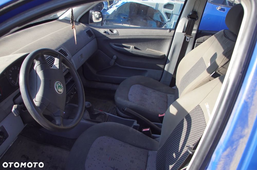 Auto na części - Skoda Fabia I 1.2 12V 64 KM AZQ GSB LF5K 2004R Silnik Skrzynia Błotnik Drzwi Szyba Lampa Lusterko Klapa Maska Deska Kokpit Sterownik Moduł Czujnik Licznik - 10