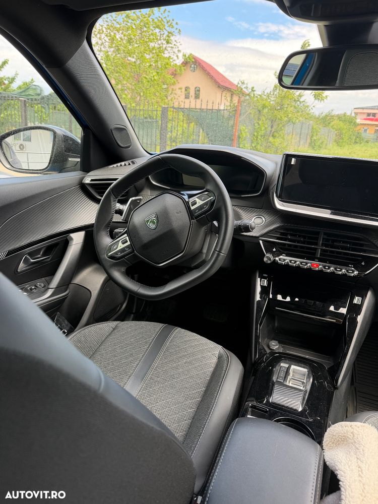 Peugeot 2008 1.2 L PureTech STT EAT8 Allure - 17