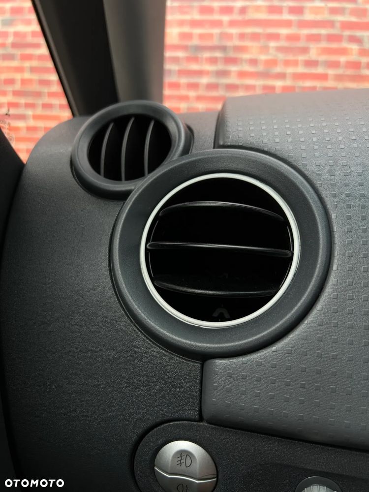 Mitsubishi Colt - 25